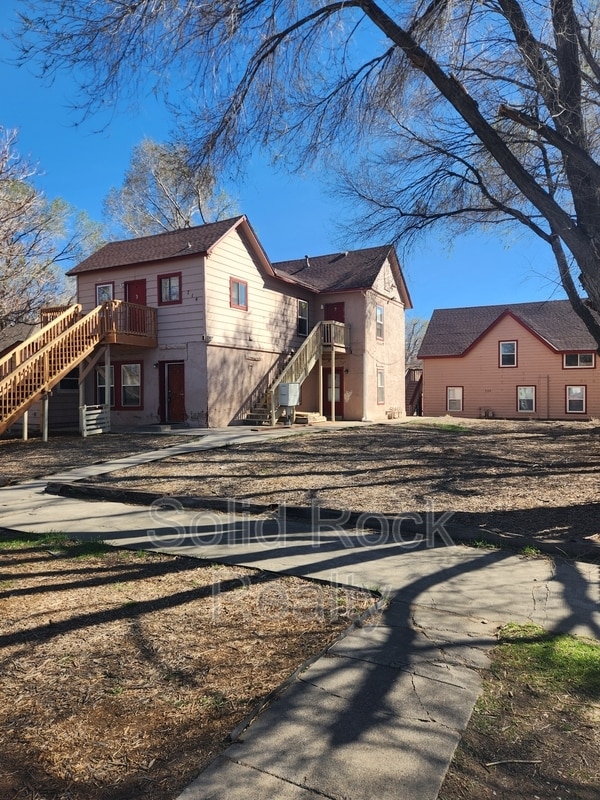 Building Photo - 714 E 3rd St Unit 1