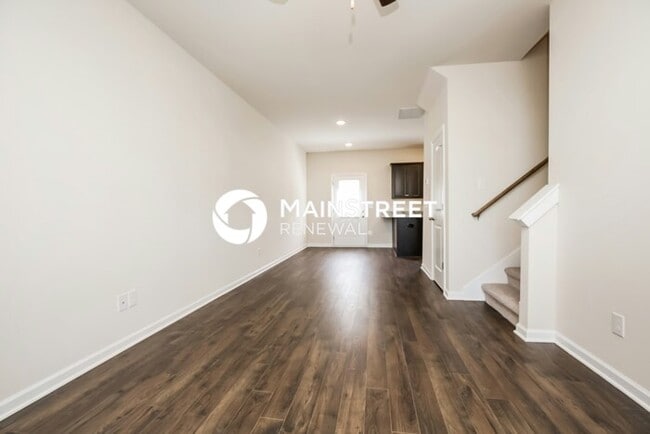 Photo - 3 Bedroom Pet-Friendly Home in La Vergne, TN with Main Street Renewal