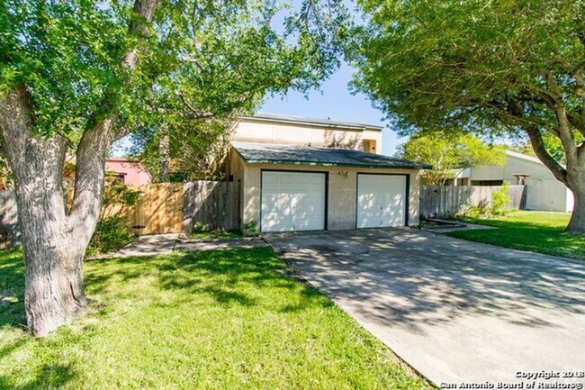 Building Photo - Two Bedroom Two Story Townhome In Amazing ...