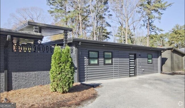 Building Photo - 3229 Kingsdale Dr SW Rental