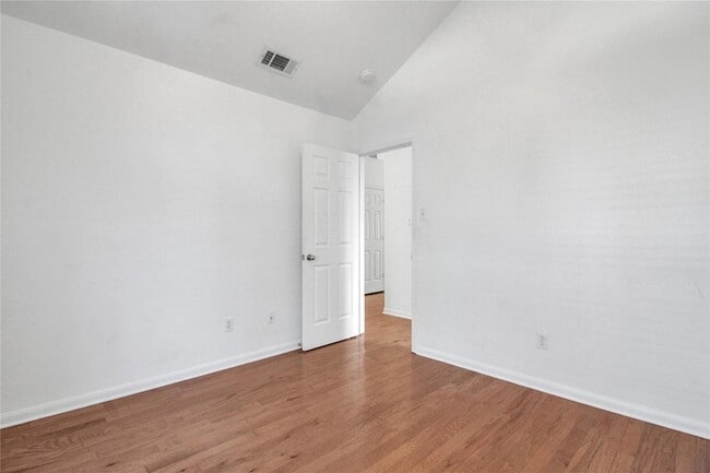 Photo - 3107 Burlington