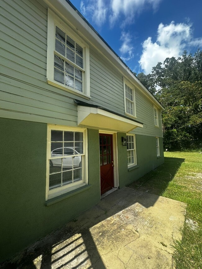 Building Photo - 2 Bedroom/1 Bath Duplex in Valdosta Unit B