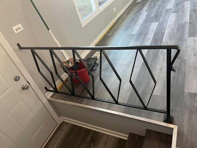 Photo - 385 Dover Ln