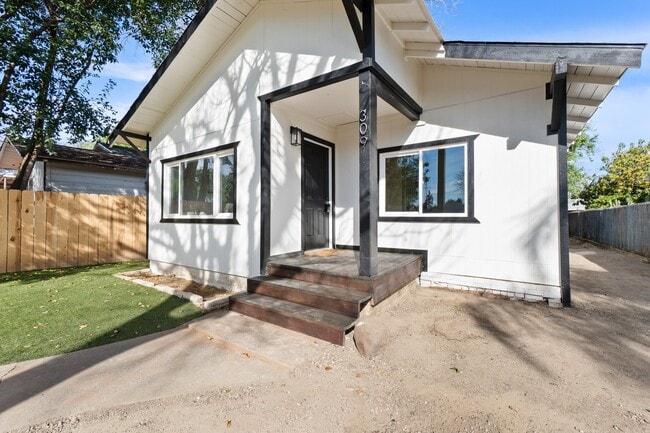 Photo - 309 Chipman Ave