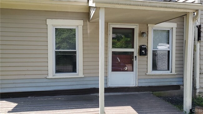 Photo - 132 W Seneca St