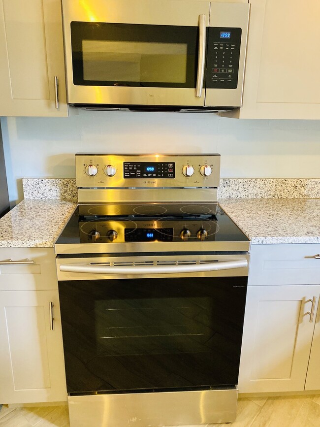 UPDATED VIRGINIA BEACH TOWNHOME FOR RENT!