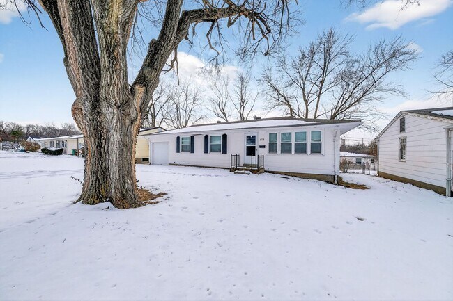 Photo - Now Accepting Section 8 – St. Louis, MO 3 bedroom /1 Bath Home in 63137