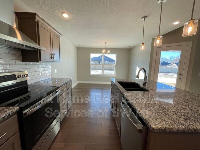 Photo - 5943 S Iris Ln