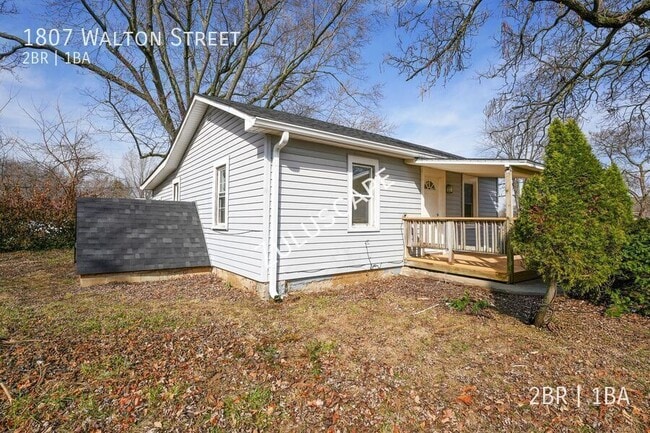 Photo - 1807 Walton St