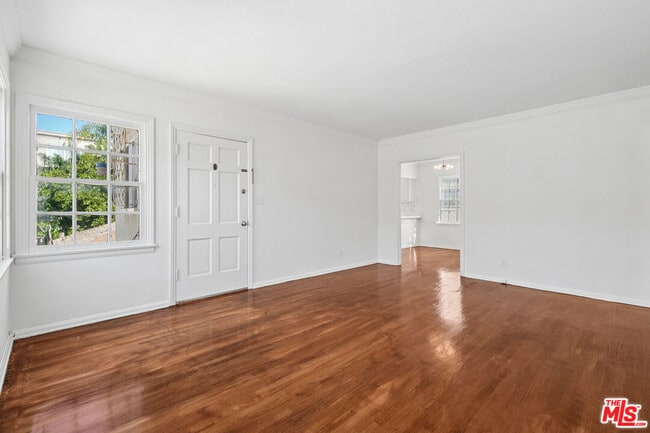 Photo - 1047 S Holt Ave Unidad 1/2