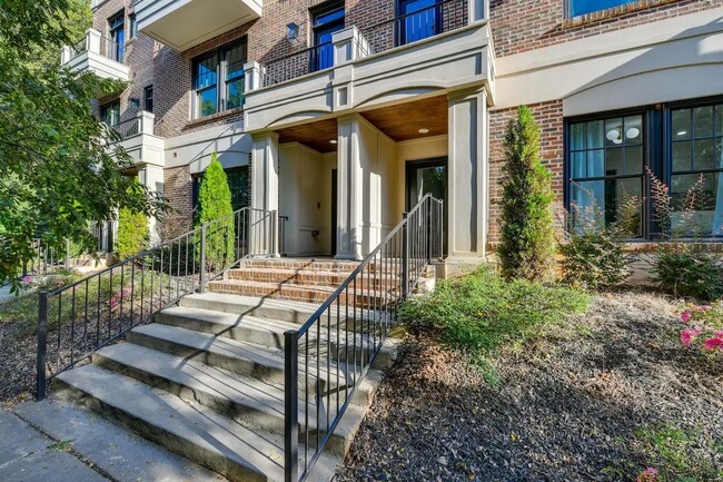 Photo - 610 West Blvd Townhome