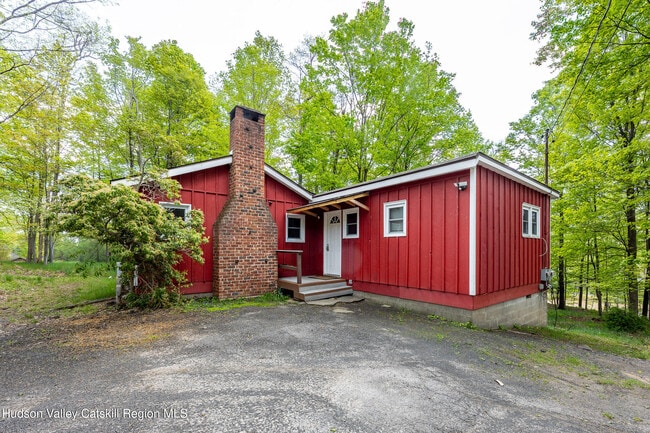 Building Photo - 2465 Glasco Turnpike