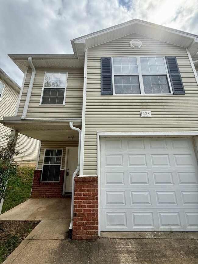 Building Photo - Crestview Townhouse