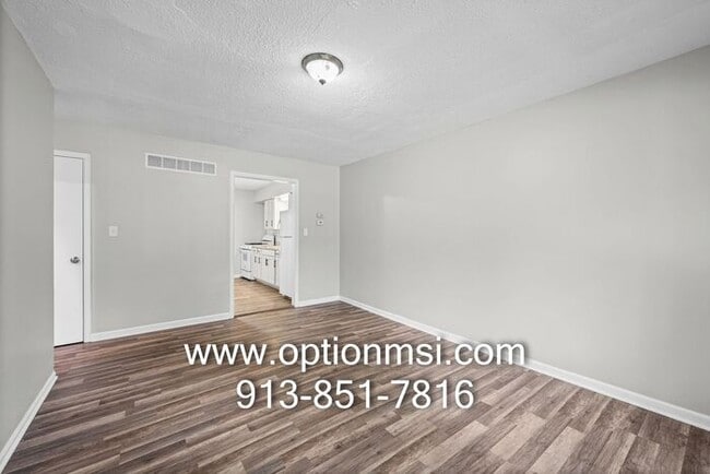 Photo - Very Spacious and ready for immediate move-in!!