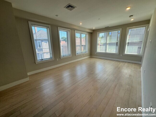 Photo - 197 Green St Unidad 307