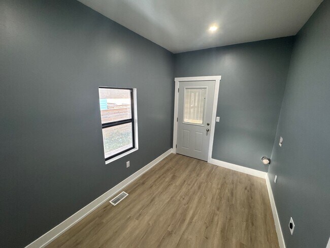 Photo - 1342 Edgemont Ave