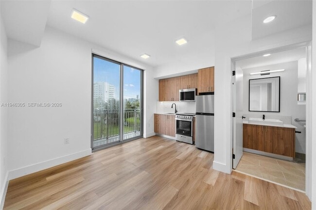 Photo - 650 SW 1st St Unit 406