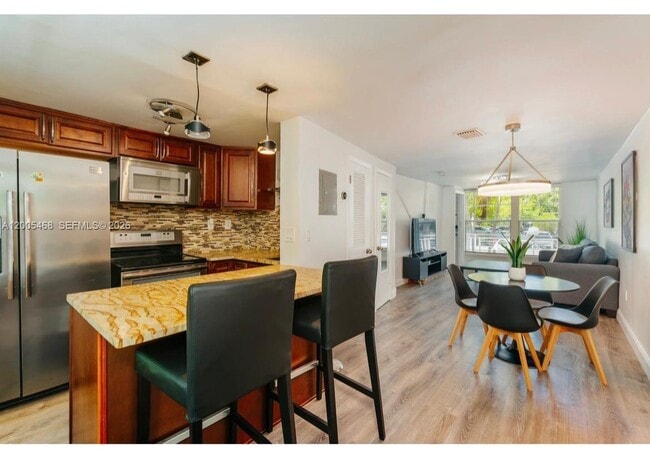 Building Photo - 6865 Bay Dr Unit 7