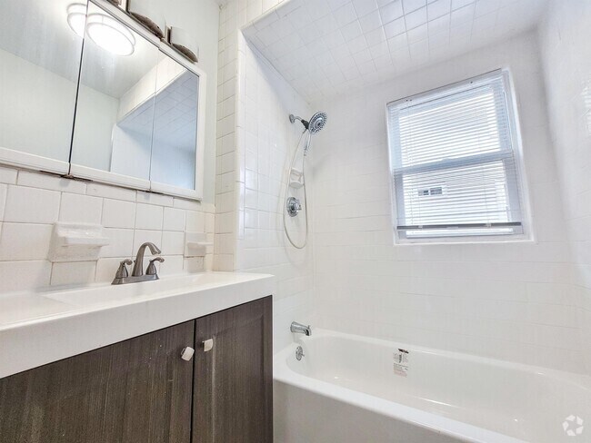 Building Photo - 34 Juniper St Unit 1 Rental