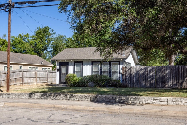 Photo - 318 Lytle St
