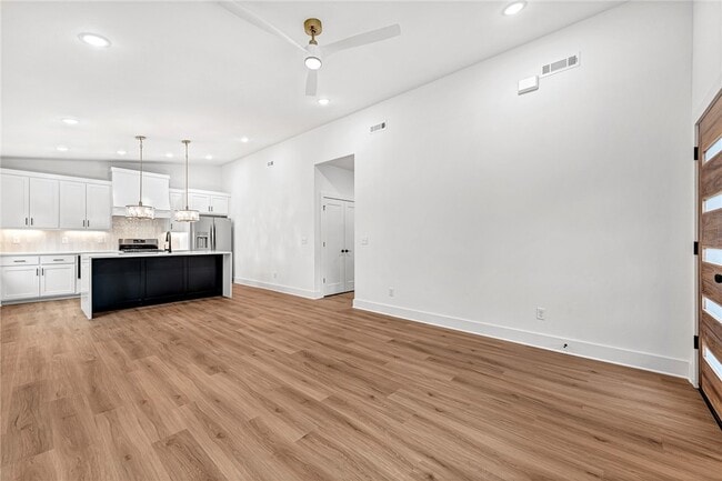 Photo - 22 Wigtown Ln