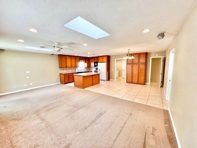 Beautiful 4 Bedroom/2 Bathroom Home in Poway! - Beautiful 4 Bedroom/2 Bathroom Home in Poway!