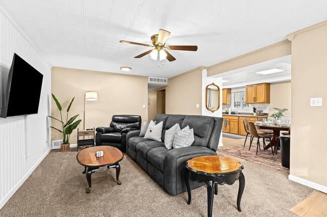 Building Photo - 1019 E Hayes Ave