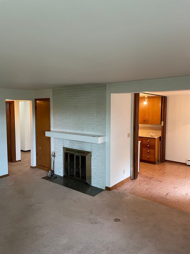2601 14th Ave W Unit Lower South