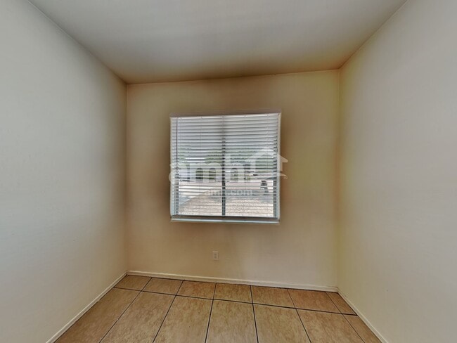 Photo - 2827 S 74th Dr