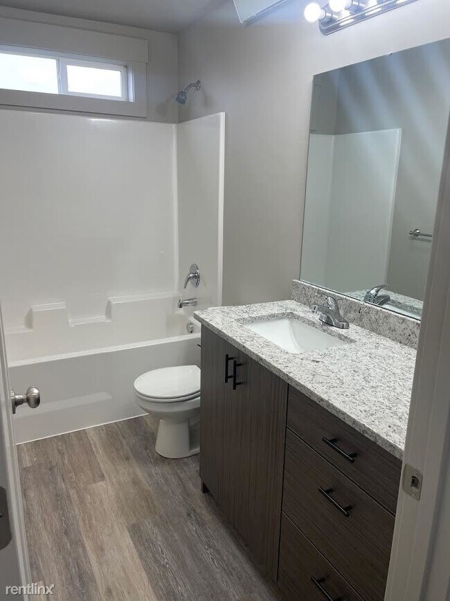 Photo - 3 br, 2 bath 4plex - 3562 East Gample Avenue