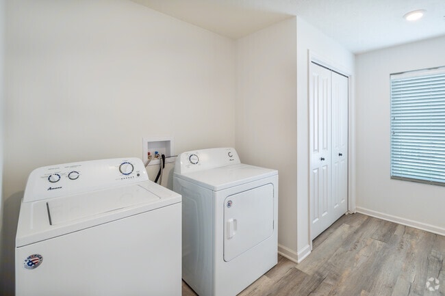 2BD, 2BA - 1,152SF - Laundry