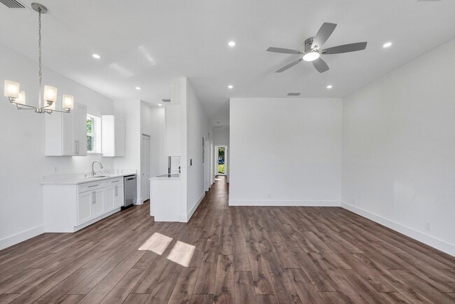 Photo - 1579 W 16th St