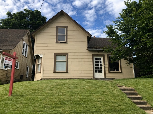Building Photo - Single Family home located in the York Neighborhood