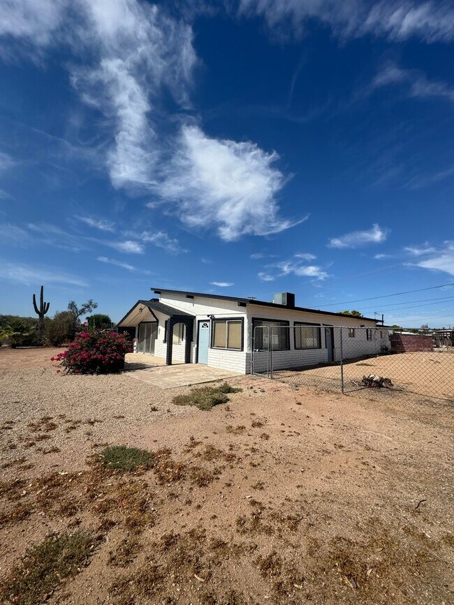 Building Photo - Beautiful Home in East Mesa