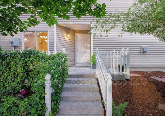 Photo - 6001 NE 33rd Cir