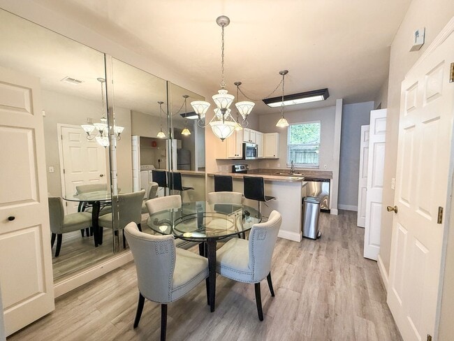 Photo - Victoria Station #132