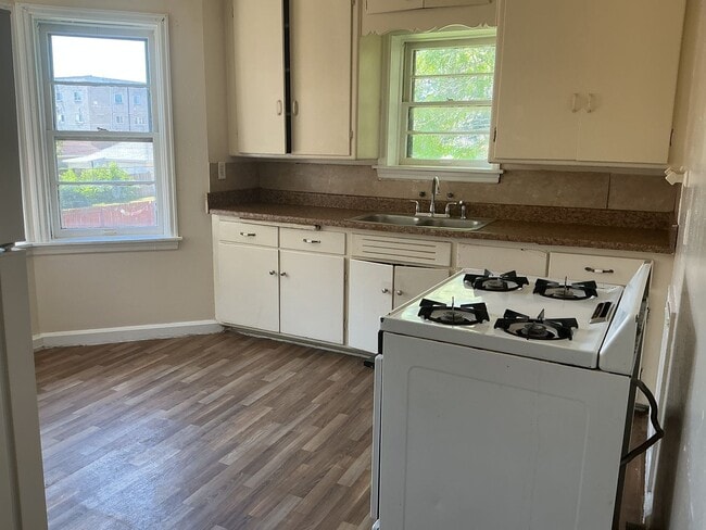 Building Photo - 3621 N 42nd St Unit A-upper