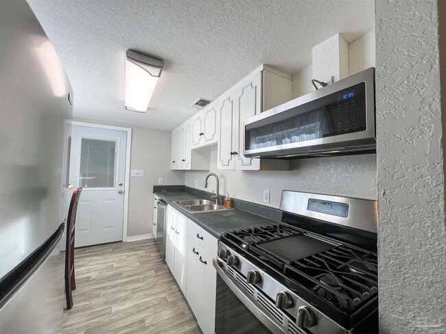 Photo - 2265 Klinger St