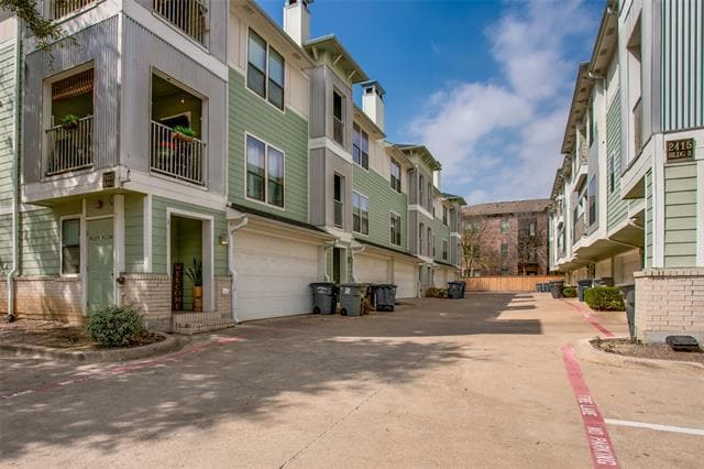 Building Photo - 2415 Stutz Dr Unit C