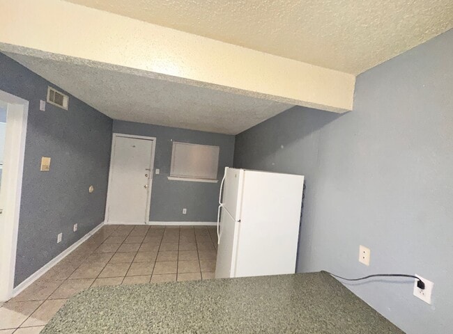 Photo - ALL UTILITIES INCLUDED in Cozy and Convenient 1 bedroom Unidad 104