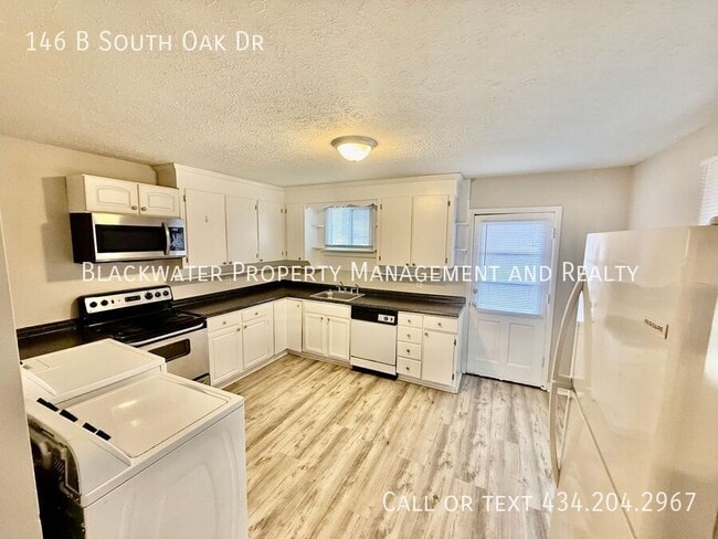 Photo - 146 S Oak Dr