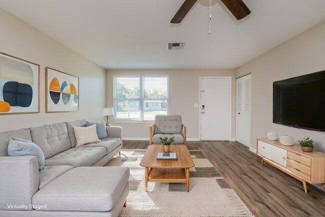 Photo - 9499 Hayes St