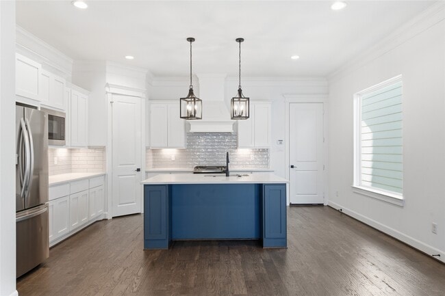 Photo - 819 W 19th St