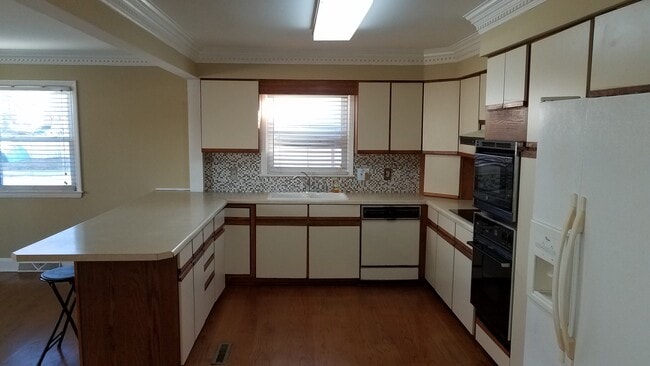 Photo - 2512 Burgundy Dr