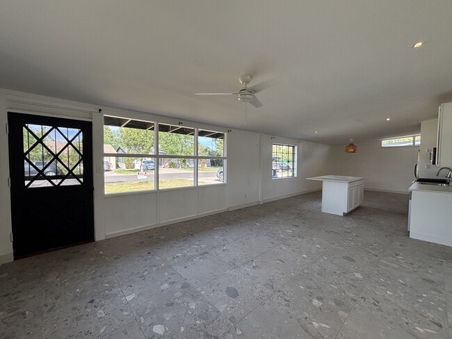 Photo - 519 W 16th St