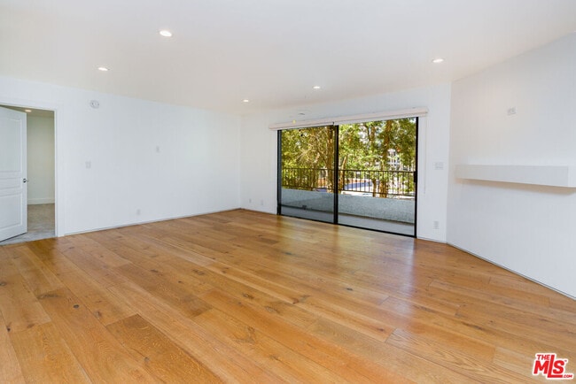 Photo - 1633 S Bentley Ave Unidad 203