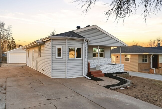 Building Photo - Fully remodeled 4 bed charmer