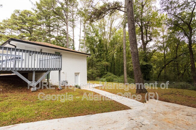 Photo - 1138 Gerald Pl SW Unit Apt B