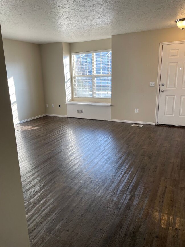 Photo - BEAUIFUL TOWNHOME!!!