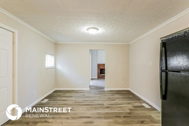 Photo - 2475 Lawndale Ave